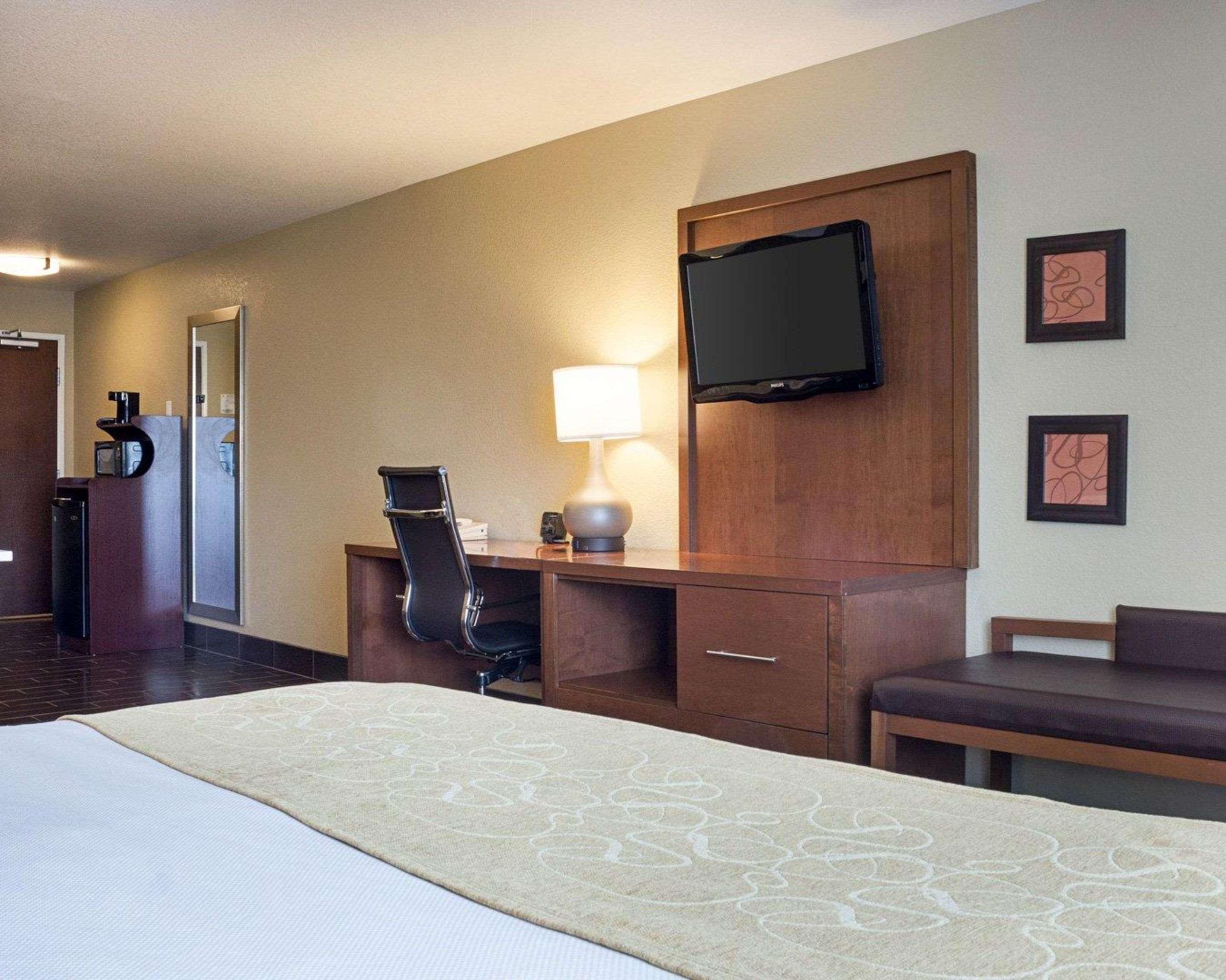 Comfort Suites Minot Exterior foto