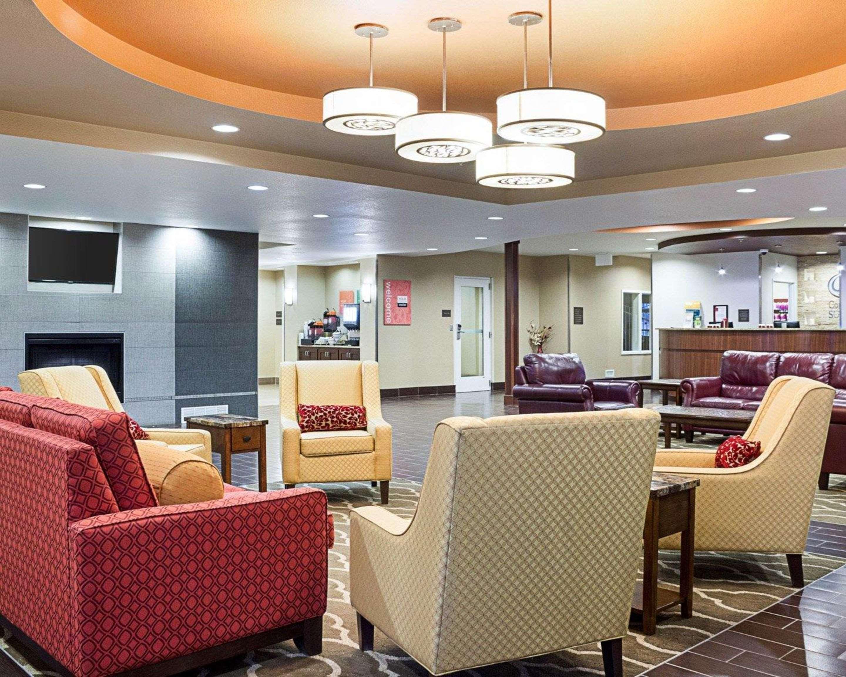 Comfort Suites Minot Exterior foto
