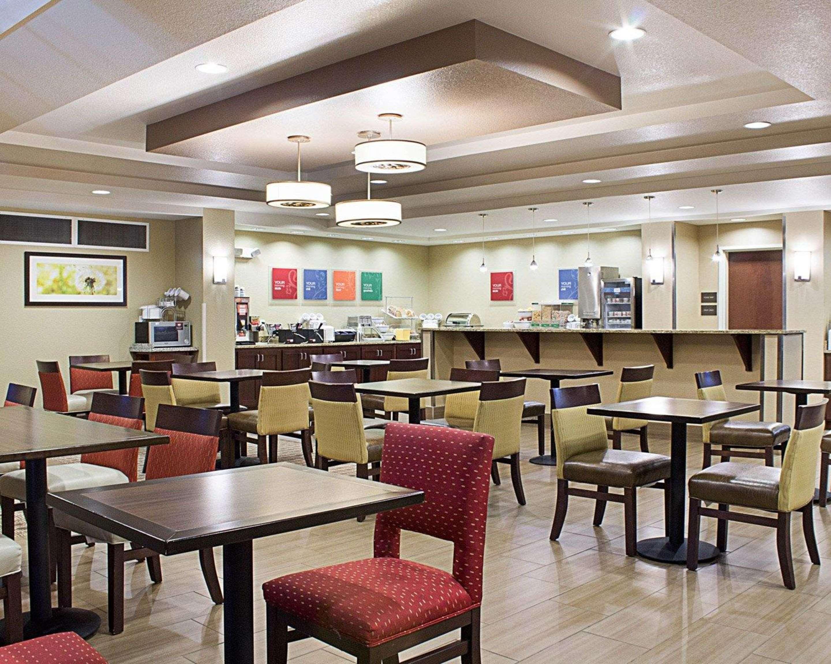 Comfort Suites Minot Exterior foto