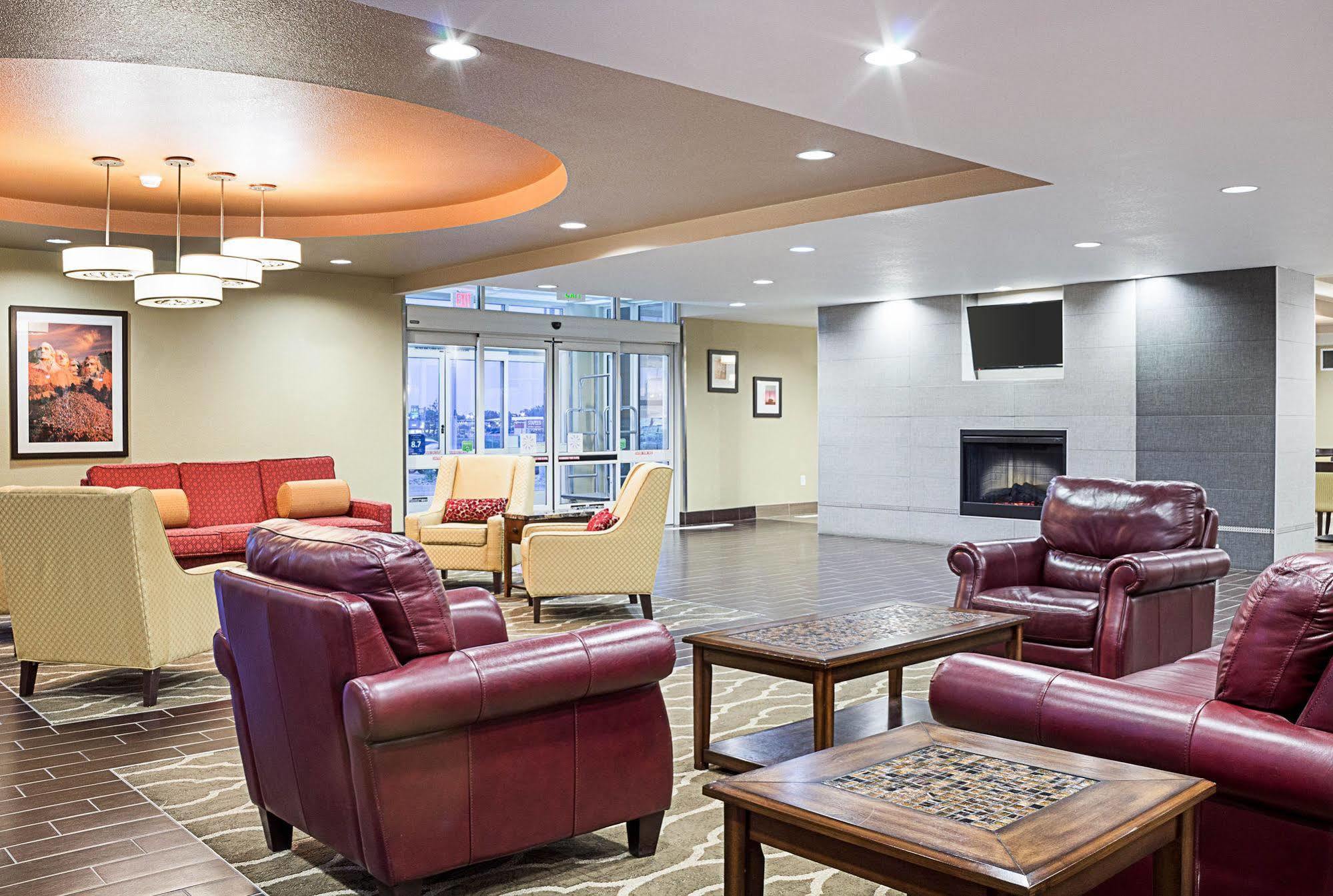 Comfort Suites Minot Exterior foto